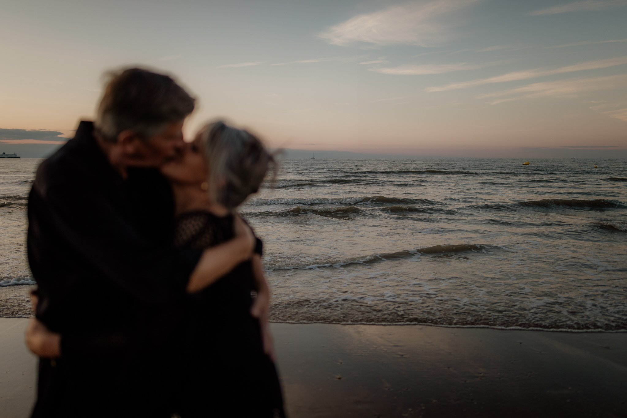 photographe couple, seance couple, seance couple sur la plage, seance photo oye plage, photographe Oise, photographe nord, photographe pas de calais, photographe lifestyle